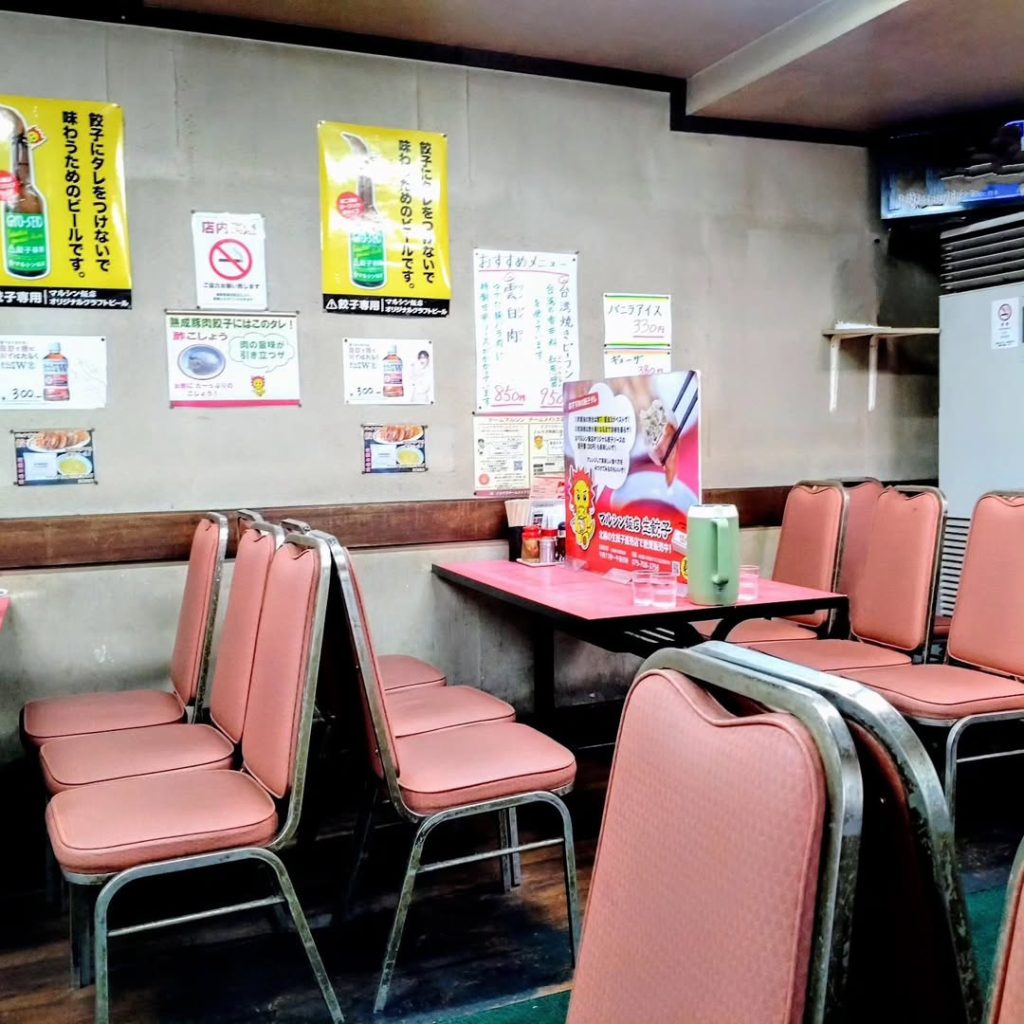 マルシン飯店の店内