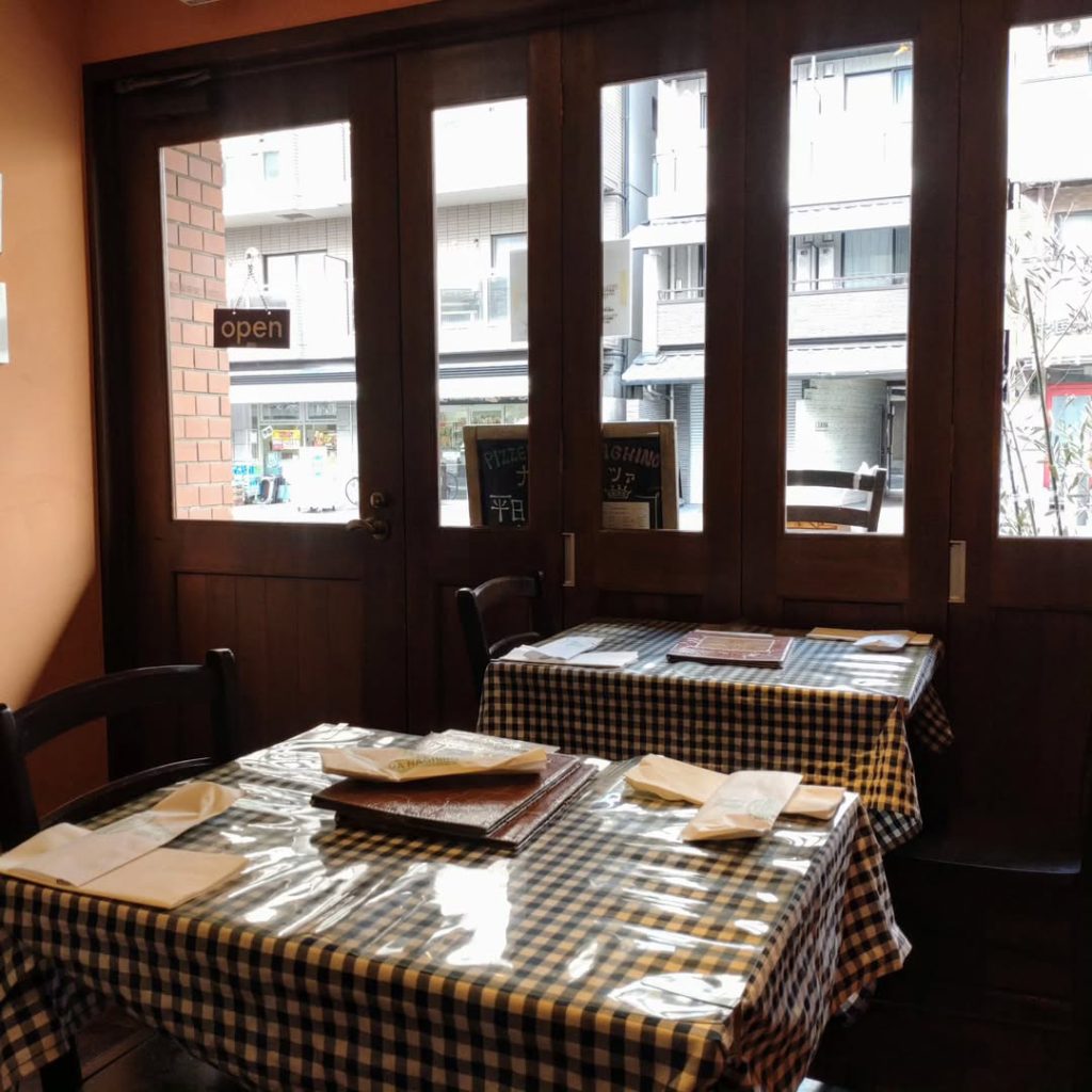 ピッツェリア ダ・ナギーノのテーブル席