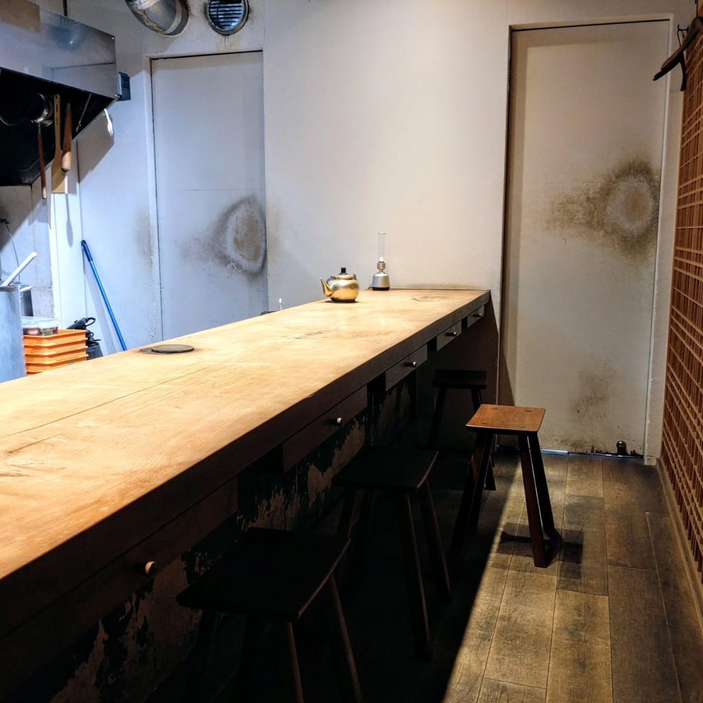 麺や 高倉二条の店内