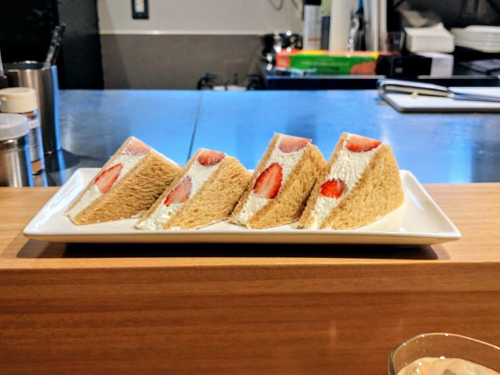 MAISON∋ PARLOURのいちごサンド