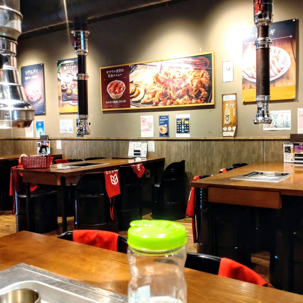 セマウル食堂のテーブル席