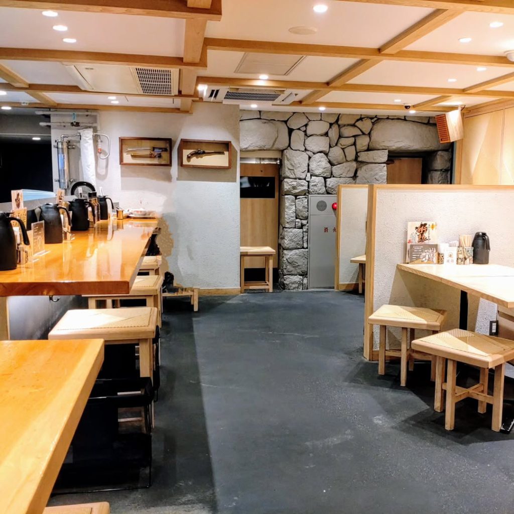 ラーメン大戦争 京都河原町店の店内