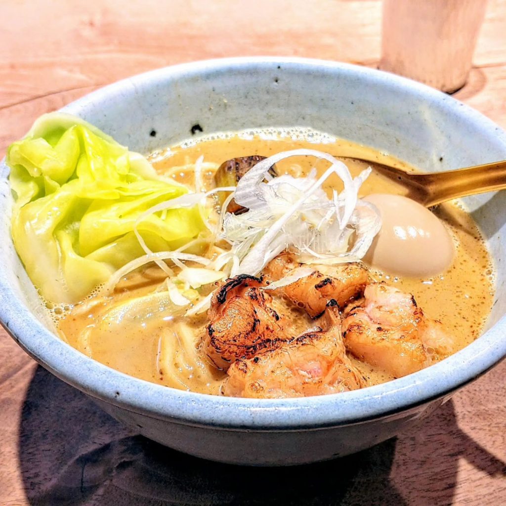 麺や 高倉二条のらーめん もつ