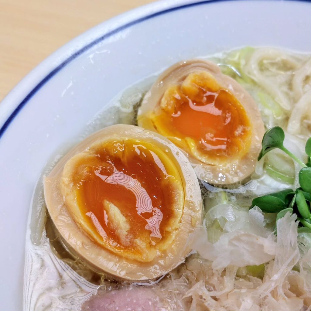 らーめん 鱗 京都三条店の味玉 - 京都市役所前ランチめぐり らーめん 鱗 京都三条店の味玉