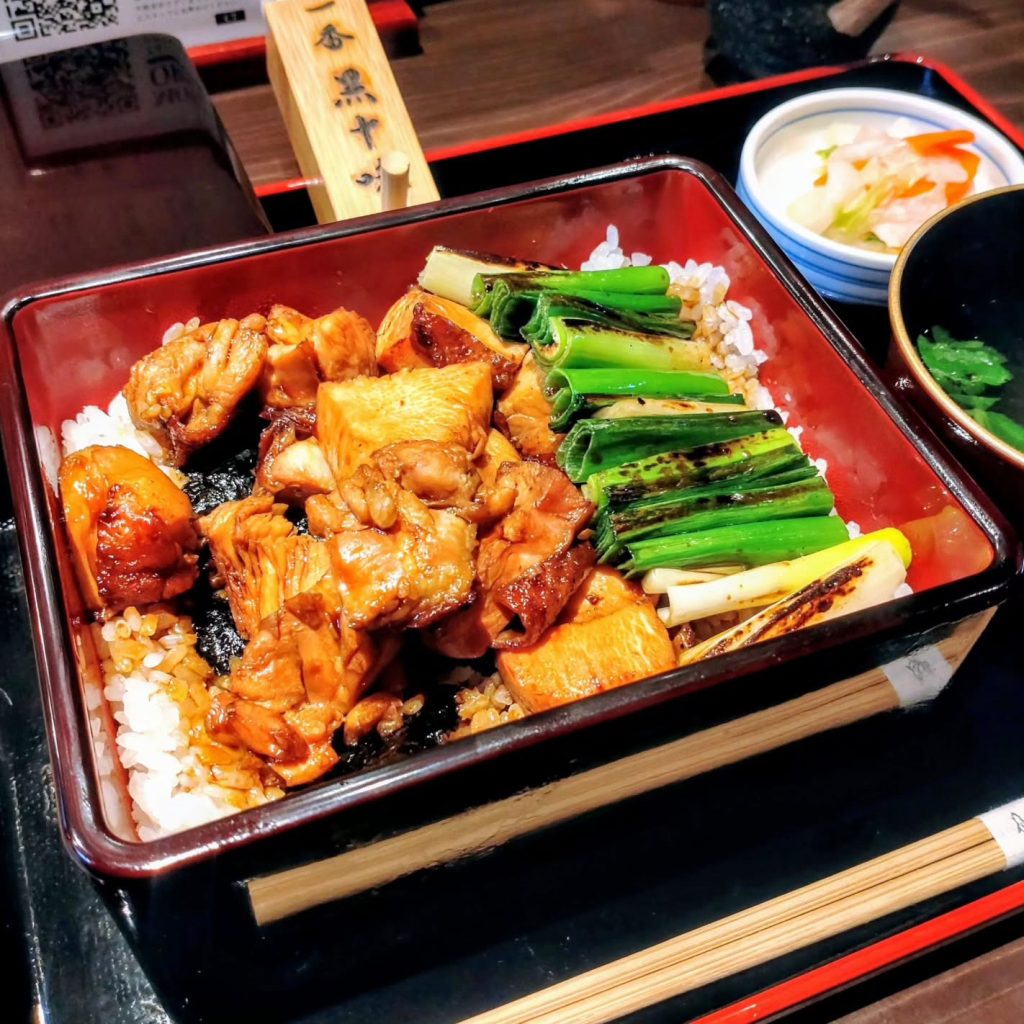 いぶし鳥 一香の名物いぶし鳥重