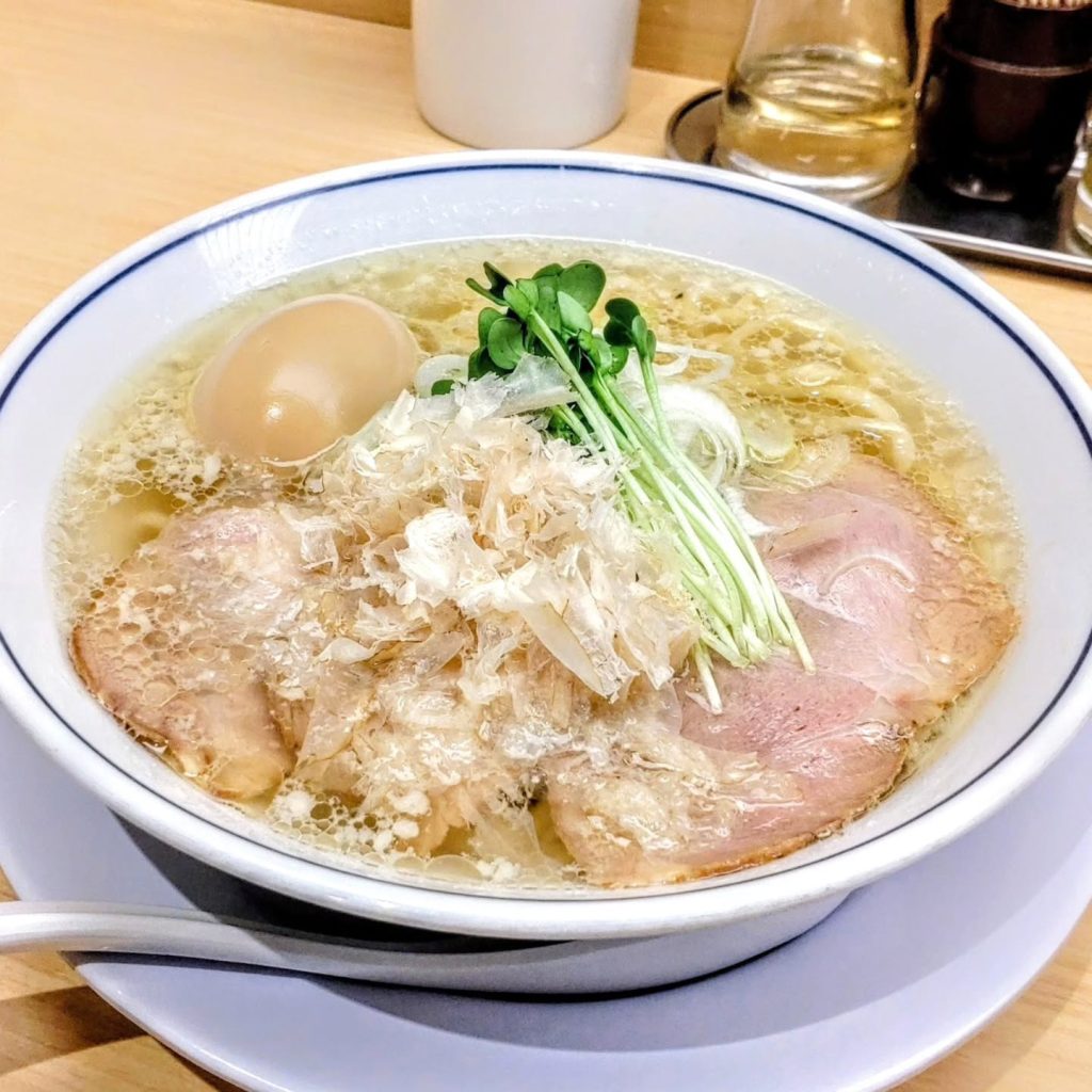 らーめん 鱗 京都三条店の味玉塩らーめん - 京都市役所前ランチめぐり らーめん 鱗 京都三条店の味玉塩らーめん