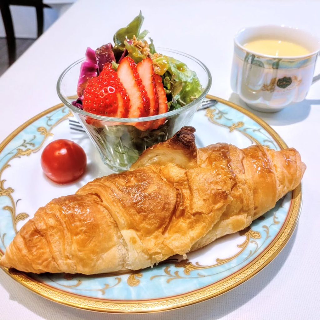 sui東山のランチのクロワッサン