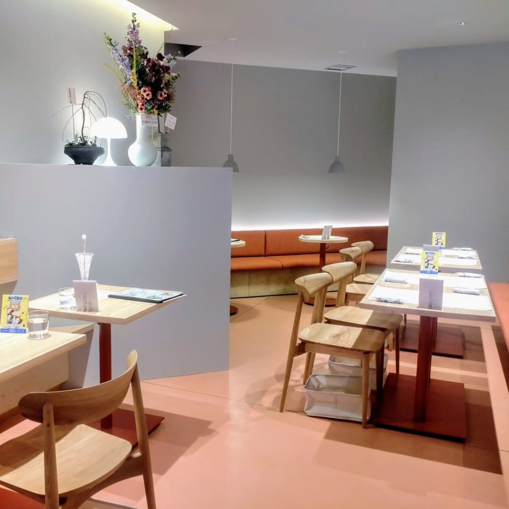 よーじや 四条河原町店のカフェエリアの店内 - 京都市役所前ランチめぐり よーじや 四条河原町店のカフェエリアの店内