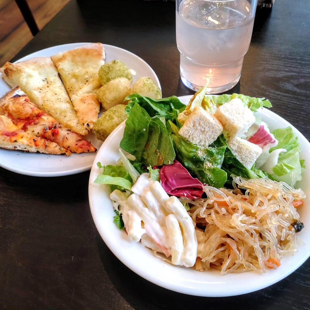 カプリチョーザ 河原町VOX店のビュッフェの料理