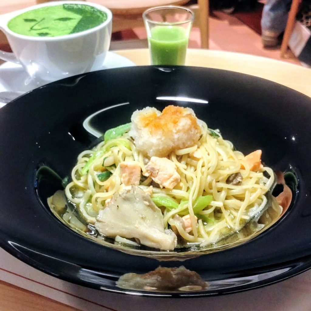 よーじやカフェの鮭と九条ネギの大根おろし添えパスタ - 京都市役所前ランチめぐり よーじやカフェの鮭と九条ネギの大根おろし添えパスタ