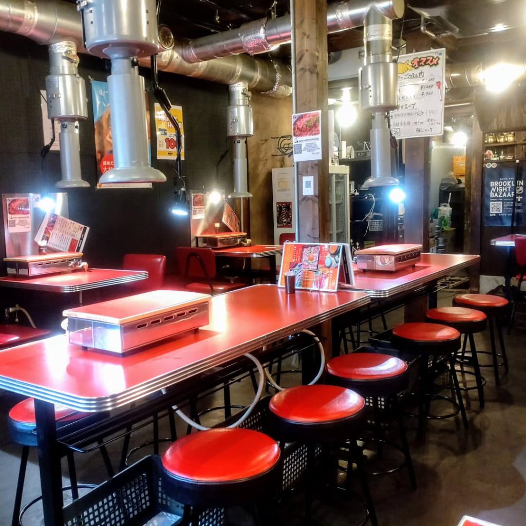 焼肉 寅のや 市役所前店の店内