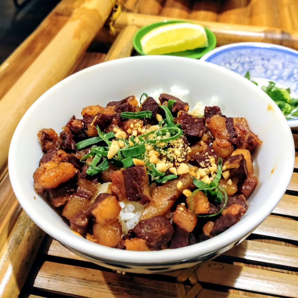 ベトナム料理コムゴン 京都の甘辛煮豚と高菜のせご飯