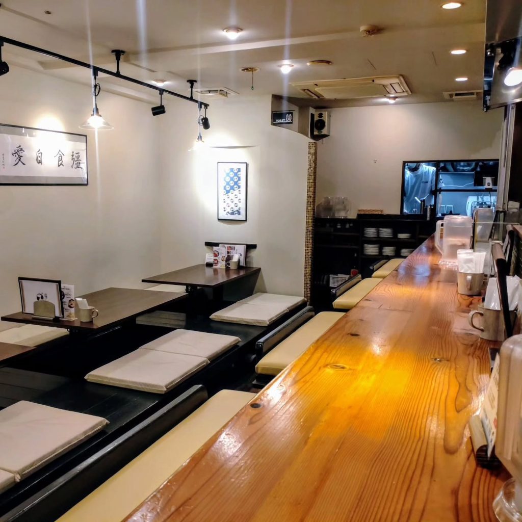 トモヱ食堂の店内