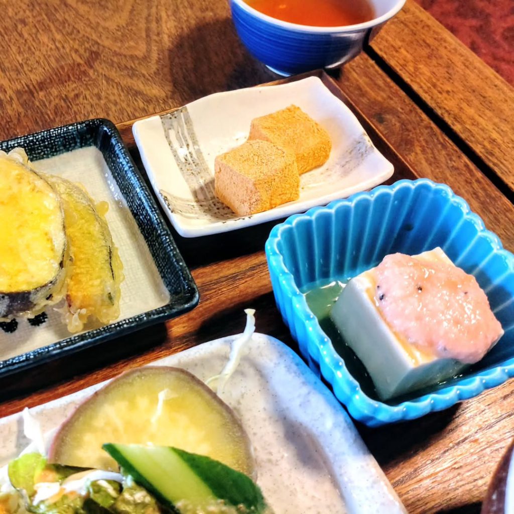 ここら屋 御幸町本店の小鉢とデザート