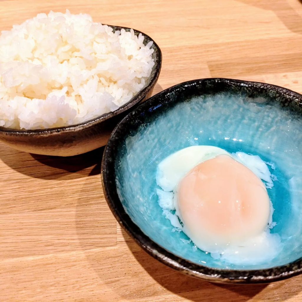 汁なし担担麺＆麻婆豆腐ラアノウミ 烏丸御池店のご飯と温玉