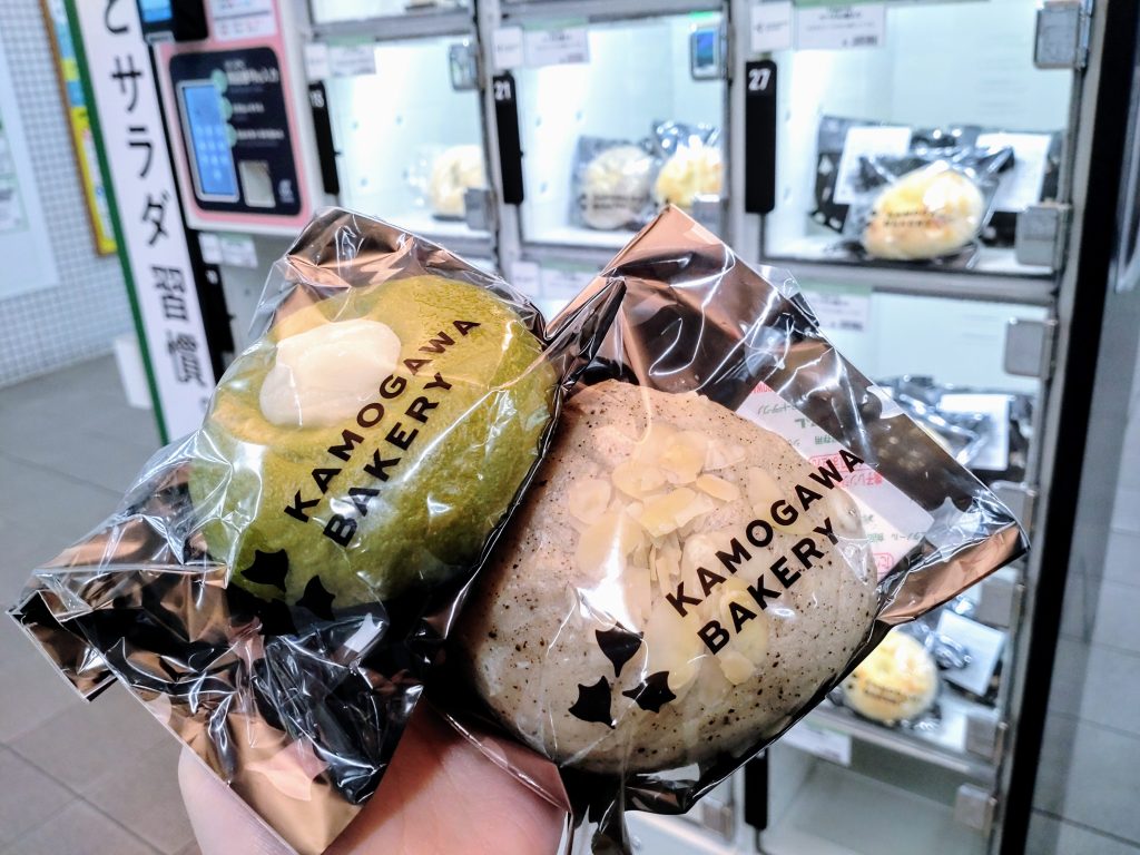 カモガワベーカリー 抹茶あんこもち ミルクティ