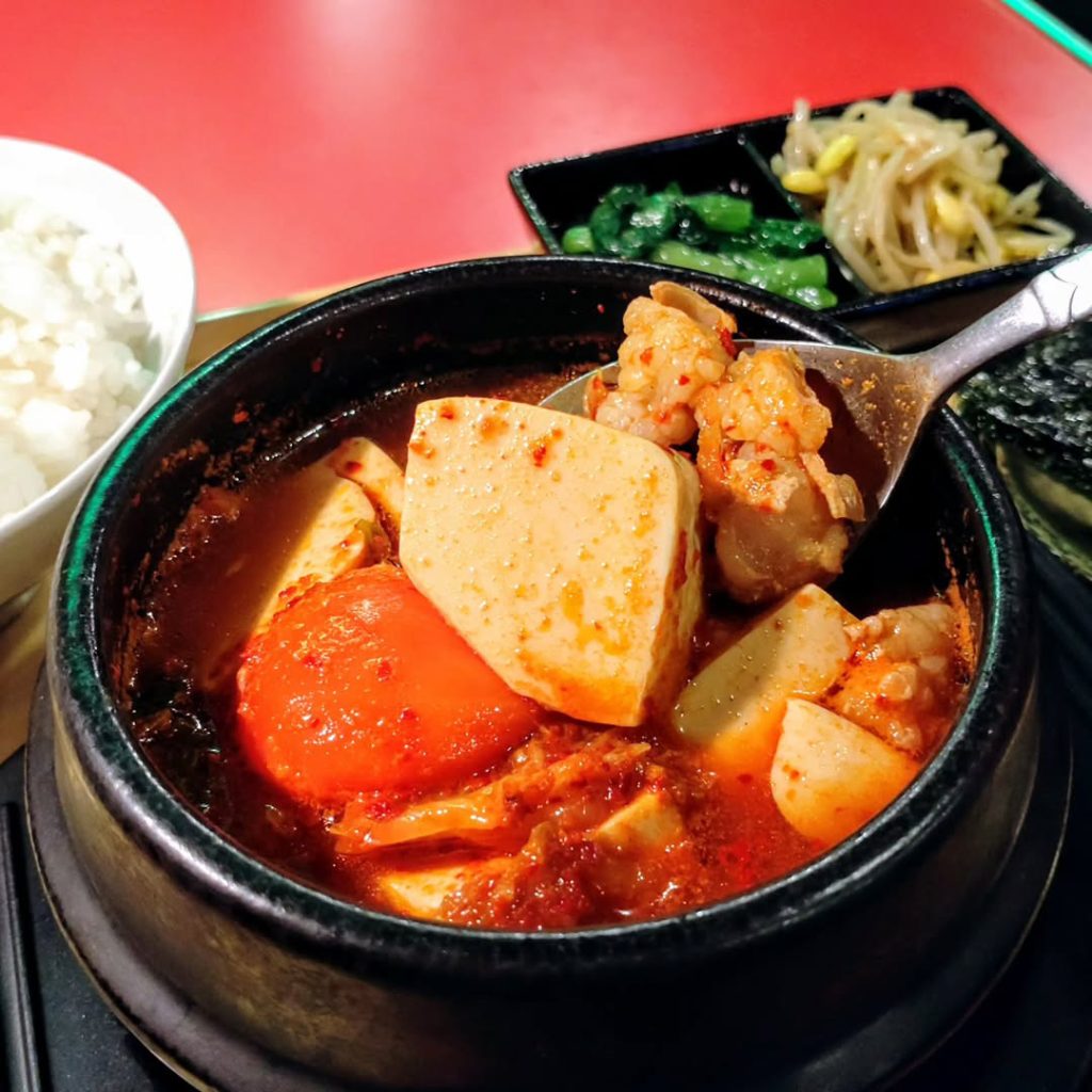 焼肉 寅のや 市役所前店のホソたっぷりのスンドゥブ