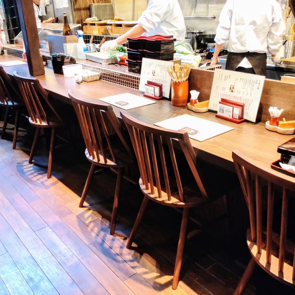 いぶし鳥 一香のカウンター席