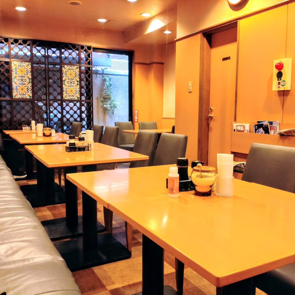 進々堂 三條店の店内