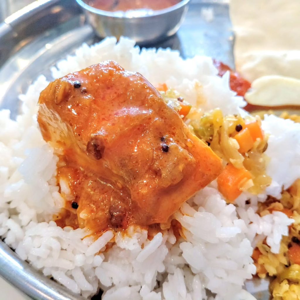 タルカ 1のトマトのピックルとごはん