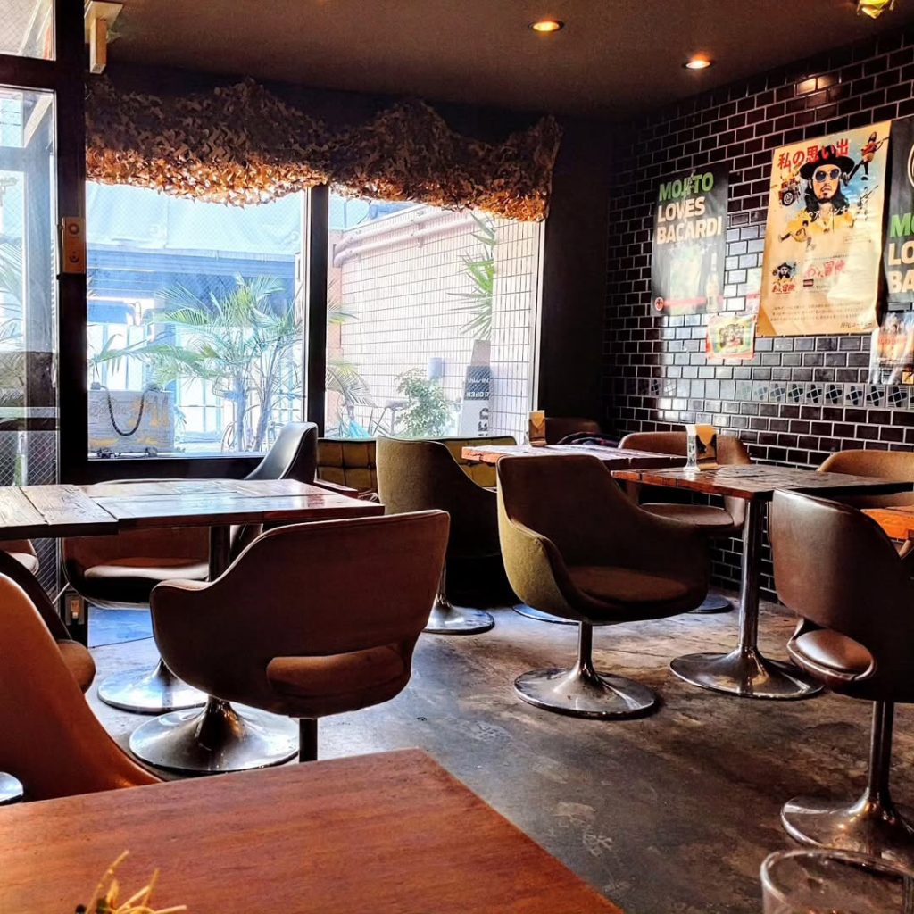 ジャングルケイブの店内 - 京都市役所前ランチめぐり ジャングルケイブの店内