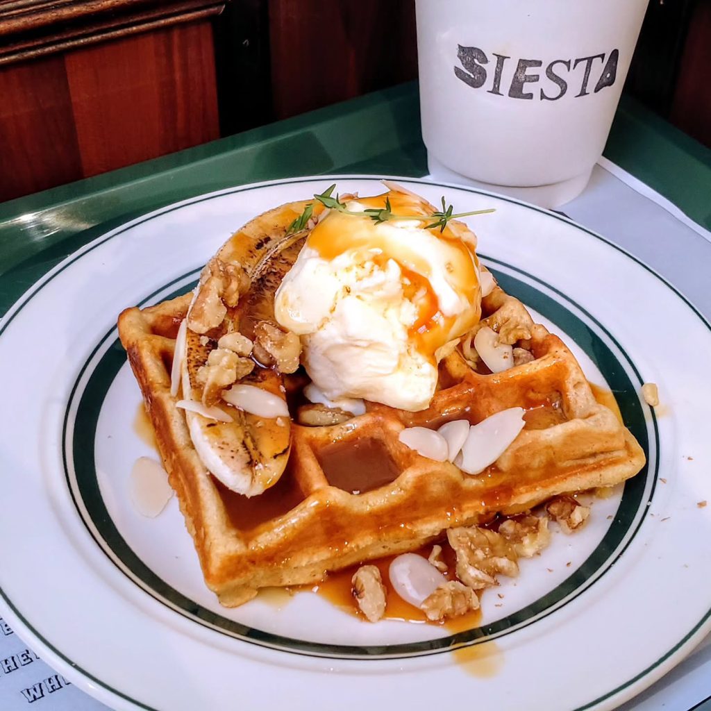 SIESTA（シエスタ）のデザートのシナモンバナナ