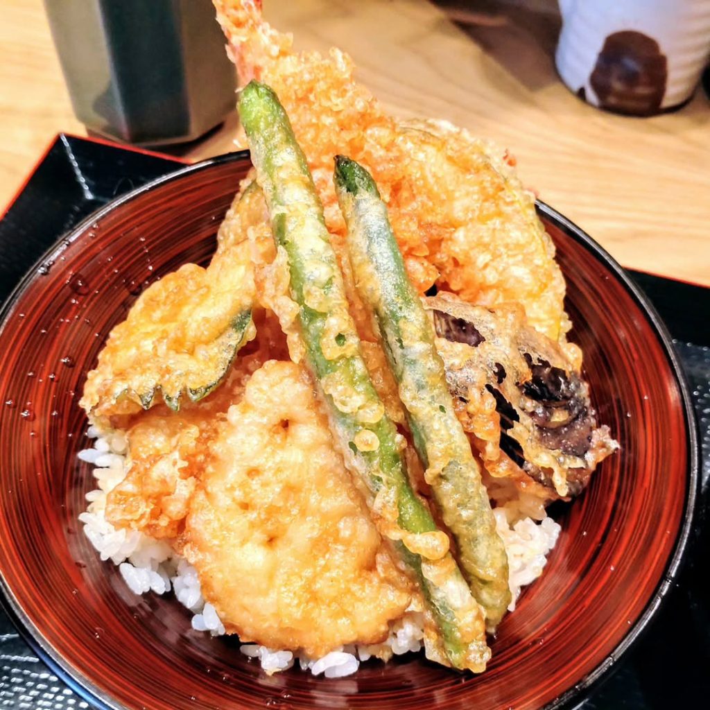 季節料理と天ぷら 新町屋の天丼