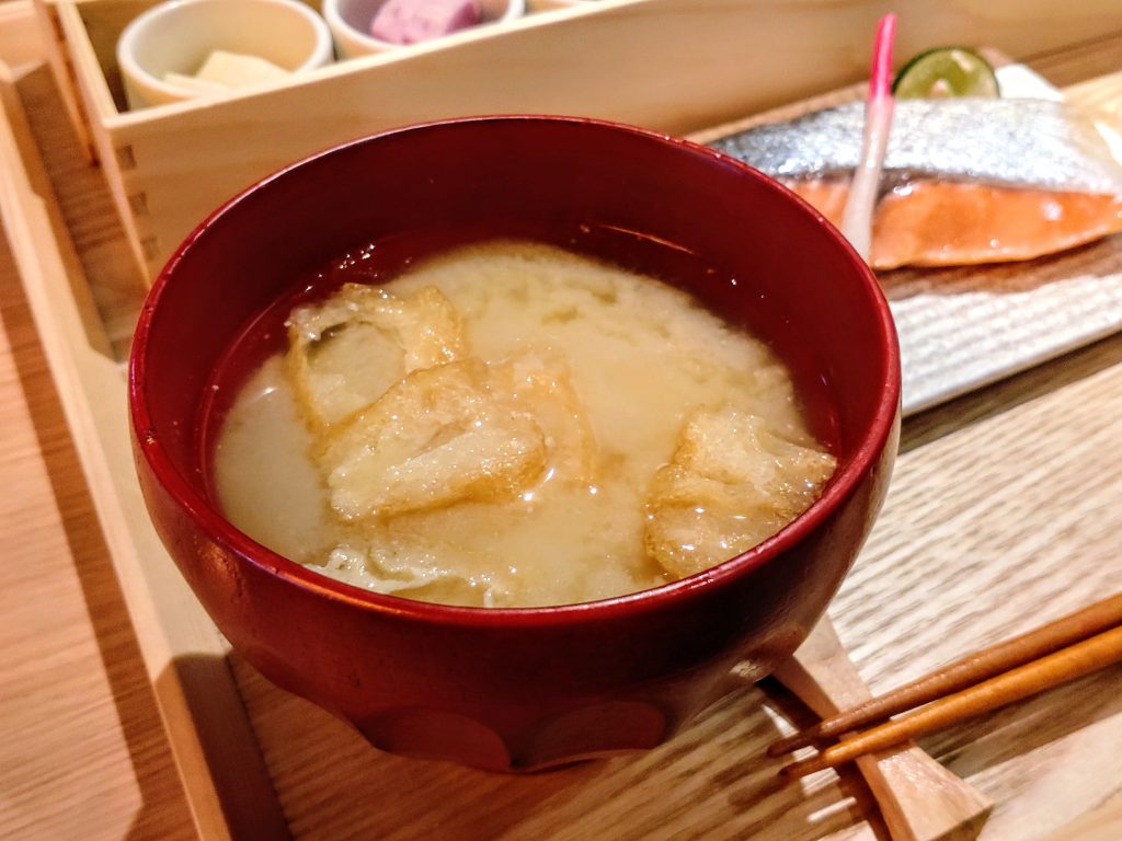 ISOLA 16種類の彩り御膳 お味噌汁