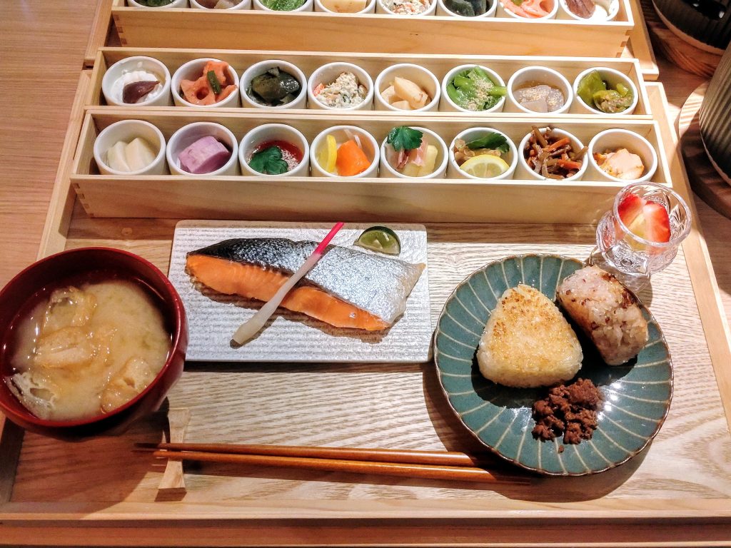 ISOLA 16種類の彩り御膳