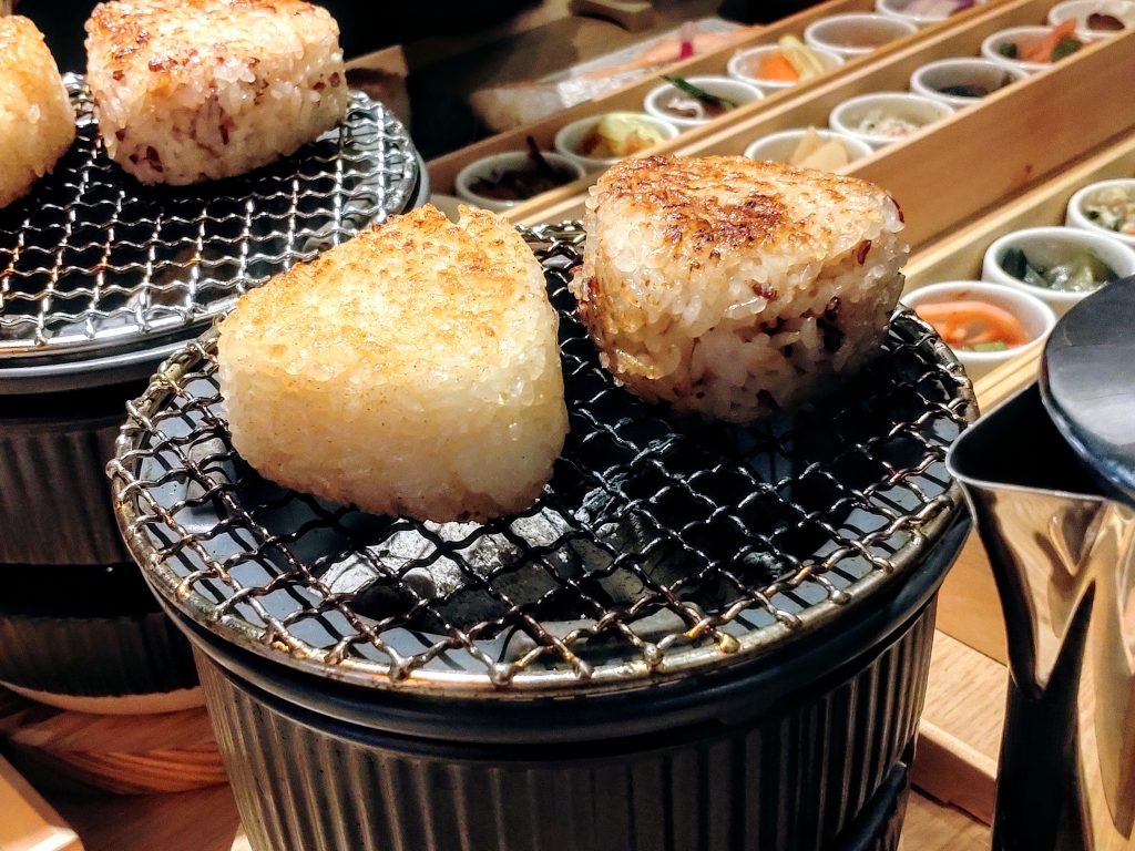 ISOLA 16種類の彩り御膳 焼きおにぎり