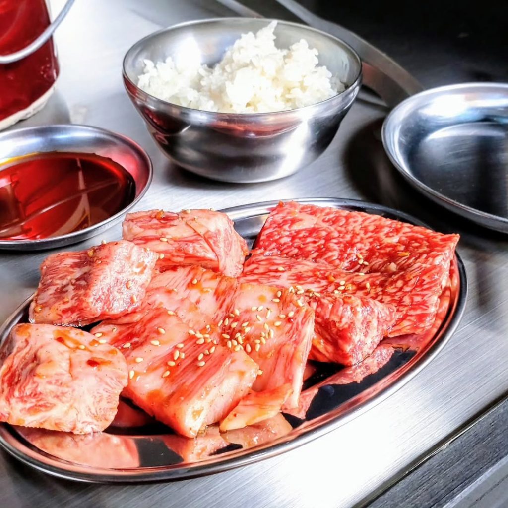 立ち食い焼肉 コテツのカルビ三種盛り