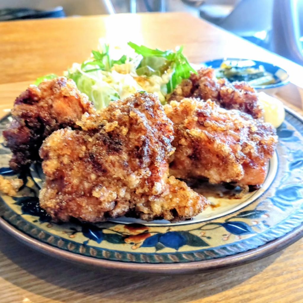 大きな鳥の唐揚げ - 京都市役所前ランチめぐり ジャングルケイブの大きな鳥の唐揚げ