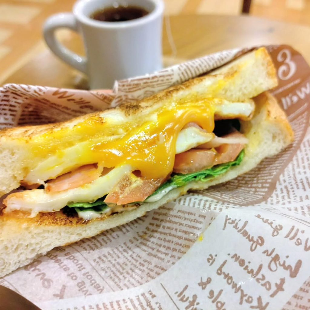 志津屋 三条店のとろーりたまごのたっぷりサンド