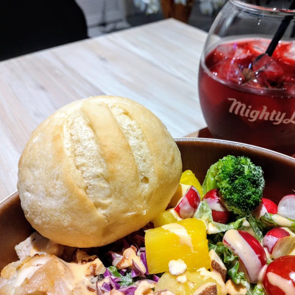 crunch salad（クランチ サラダ）のランチのパン