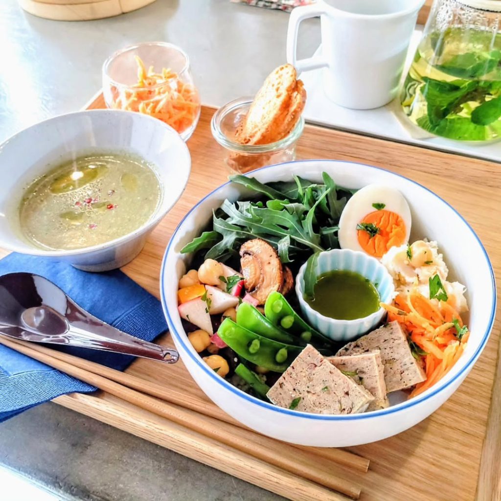 齋藤商店のサラダのランチ