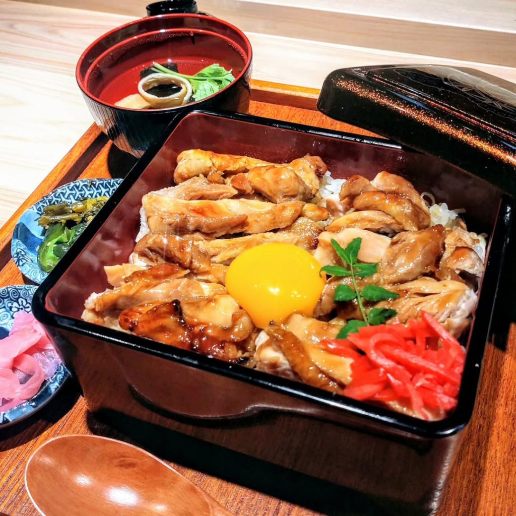 鰻と鶏 いしいの鶏重のランチ