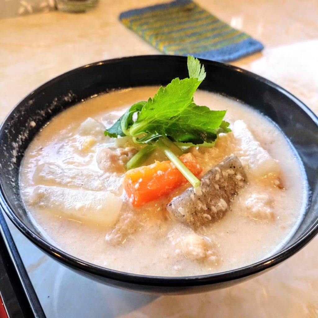 ゴハンカフェ ひつだんやのランチの粕汁