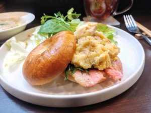 パティシエによるベーグルとおでん楽しむお洒落カフェバル「ベーグル君とおでんちゃん」2025年5月1日オープン！