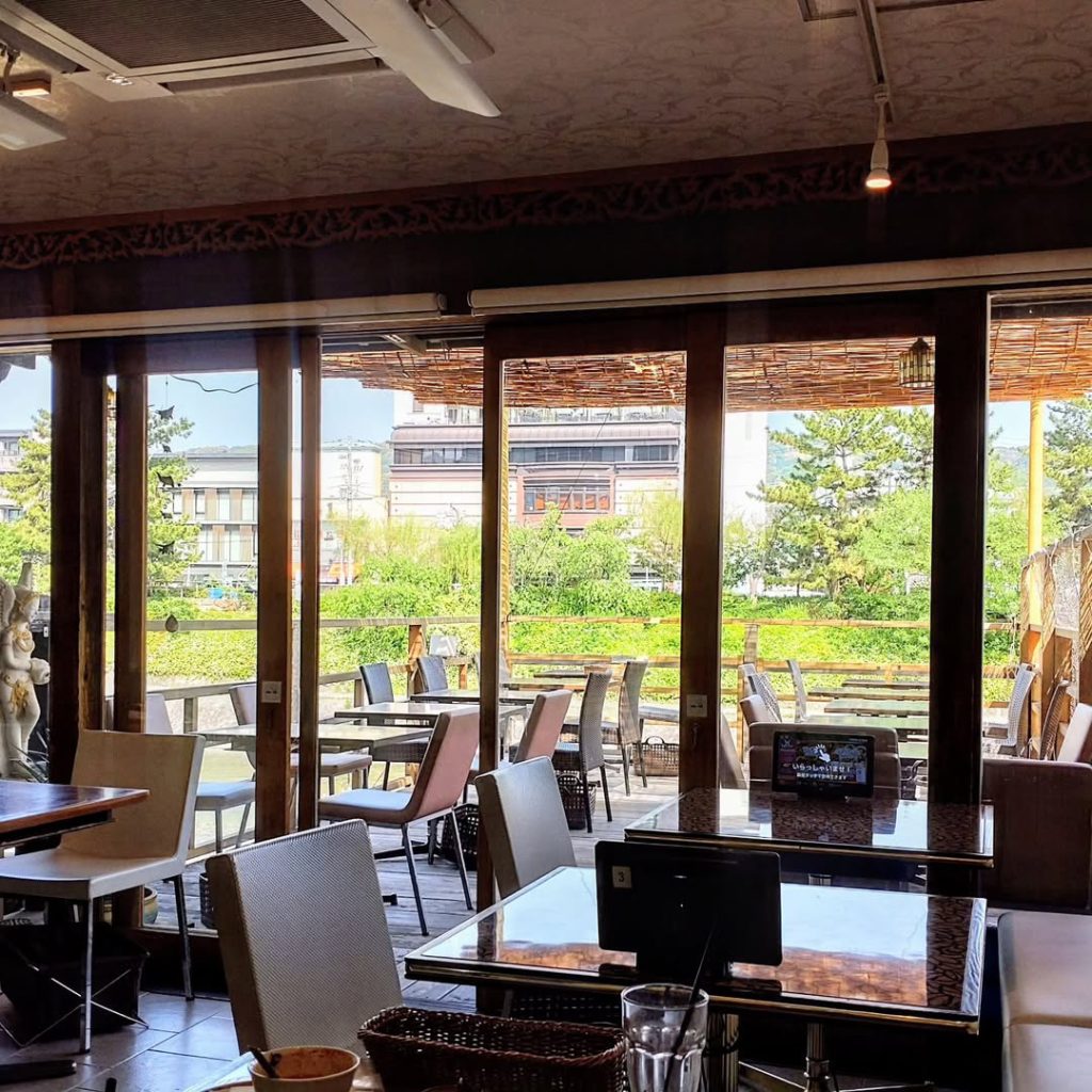 バーン・リムナームの店内