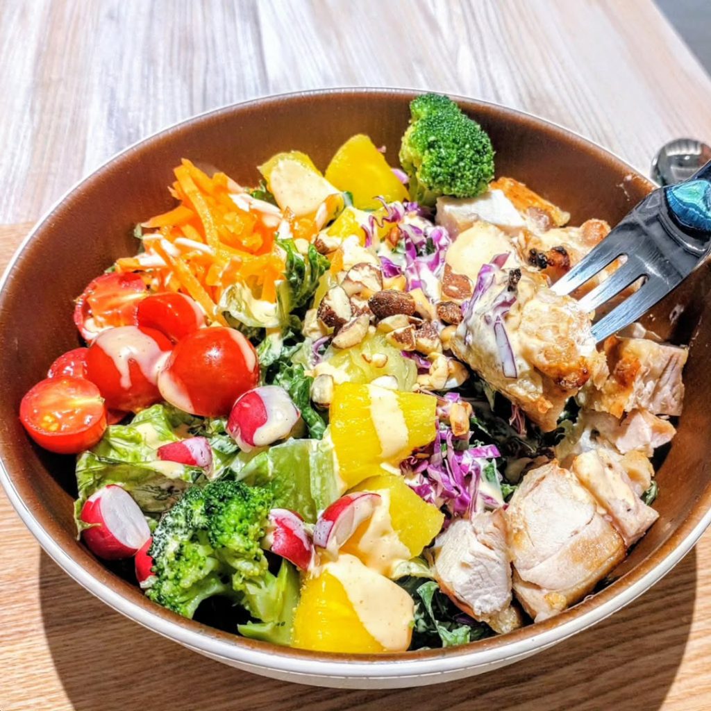 crunch salad（クランチ サラダ）のサラダのチキン