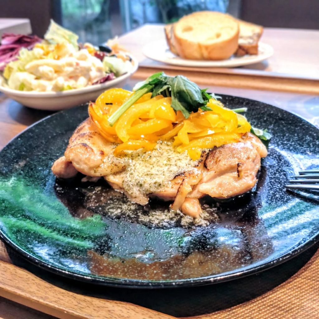 カフェ＆レストラン パティオのランチのチキンソテー