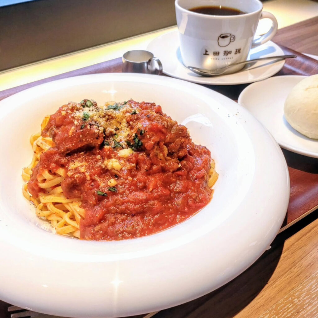 上田珈琲 京都祇園店のボロネーゼとコーヒー