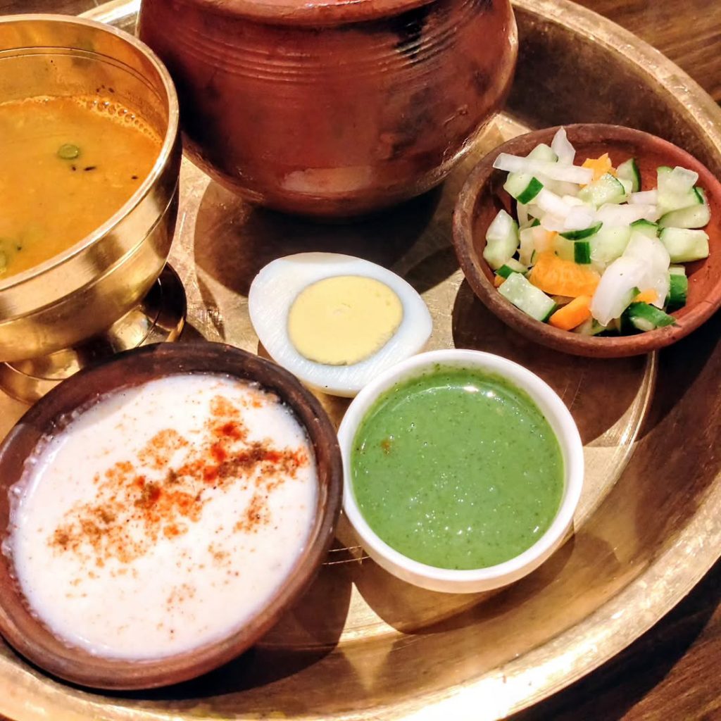 スバビハニ烏丸御池店のミントソースとヨーグルトソース