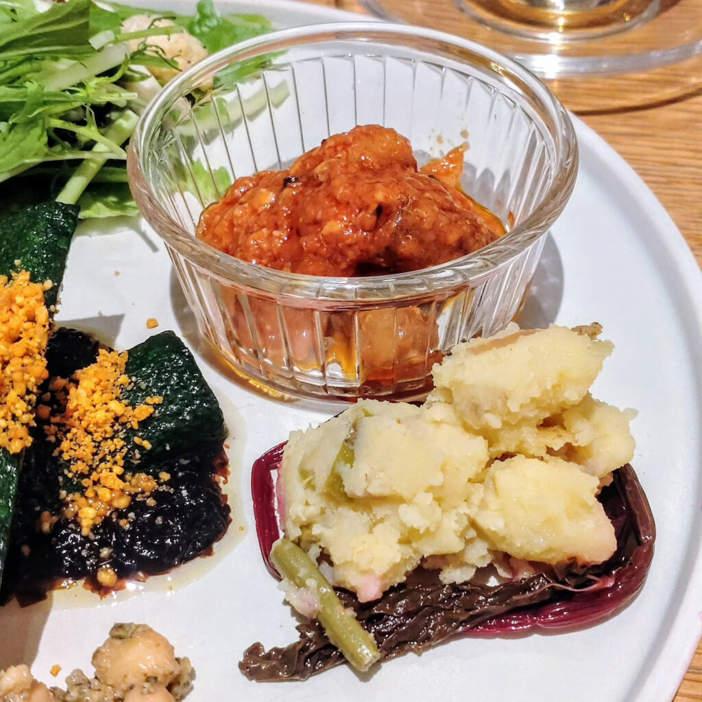 本と野菜 OyOy（おいおい）のごぼうアラビアータ