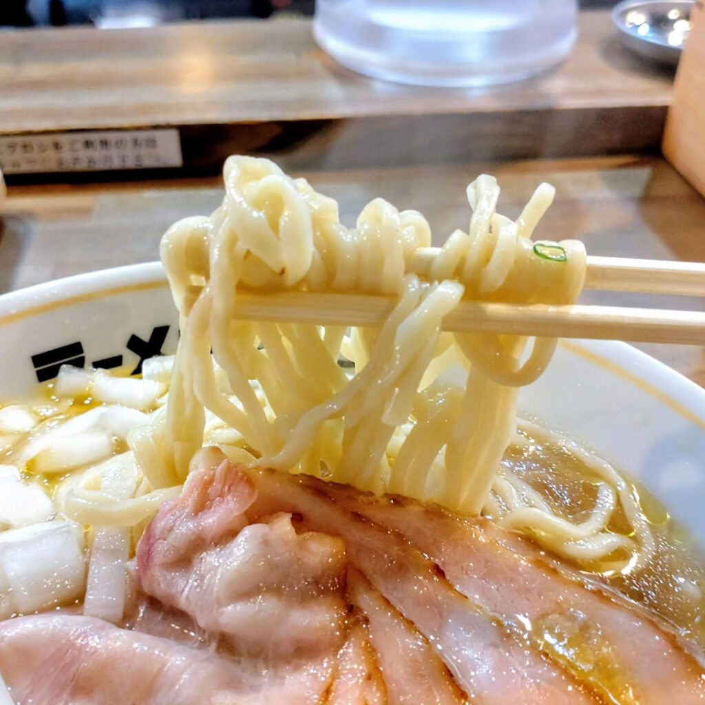 ラーメンムギュ Vol.2 烏丸蛸薬師店のラーメンの麺