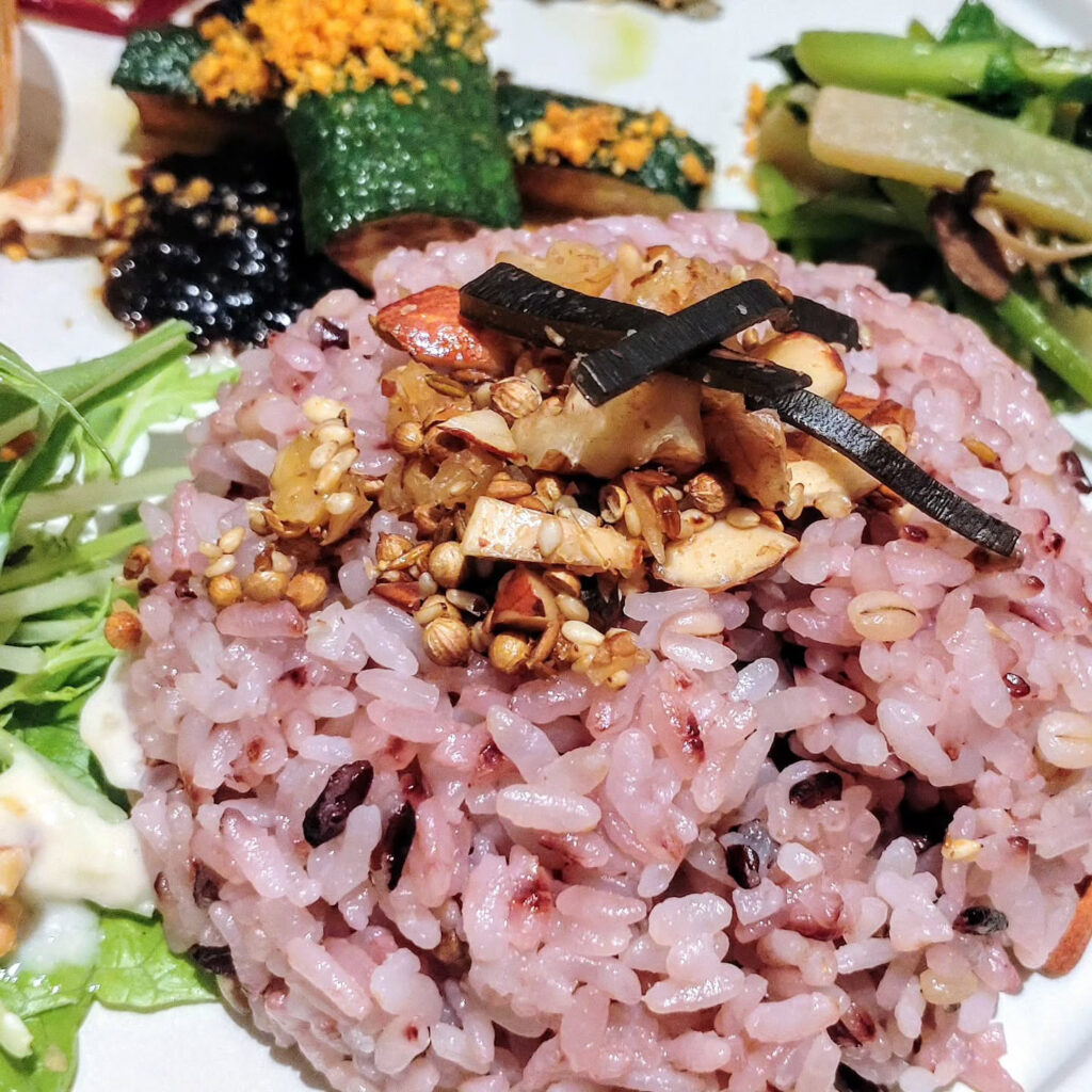 本と野菜 OyOy（おいおい）の雑穀ごはん