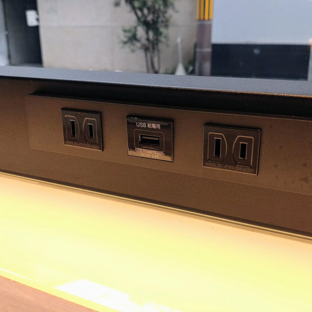 上田珈琲 京都祇園店の店内のコンセントや電源