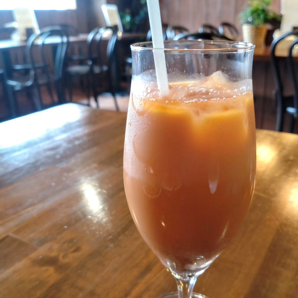 ルンアルンのランチのタイミルクティー