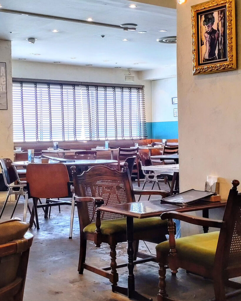 喫茶マドラグ 藤井大丸店のテーブル席