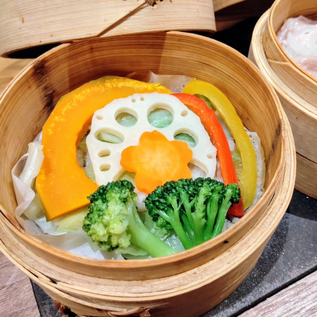 健康CAFE BAL からだにシンプルの本日のお野菜せいろ